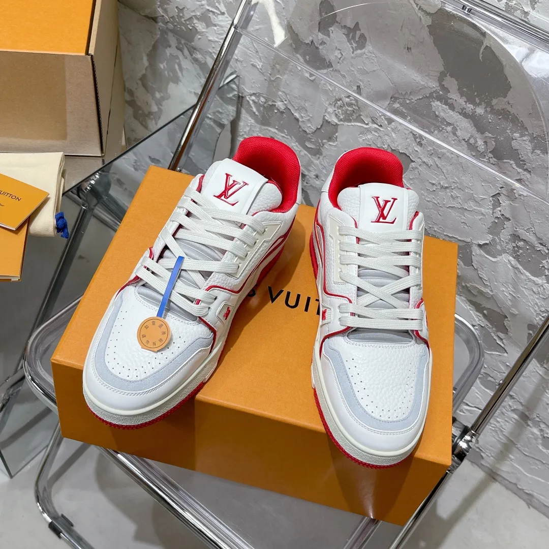 P840👟👟 Couple code #𝐋𝐨𝐮𝐢𝐬𝐕𝐮𝐢𝐭𝐭𝐨𝐧 Ceiling purchase level! 𝐋𝐕 trainer "Limited series of casual sports basketball shoes for couples. Super fun, super childlike, crazy exciting💗Please distinguish from the currency in the market🙅🏻‍♀️ Ceiling level purchasing agency Full set of exquisite airplane box packaging Please look for our quality‼️ Please pay attention to distinguish the currency materials in the market! Original custom-made embossed grained calfskin for the upper (non-market superfiber leather) Everyone needs to distinguish) symmetrical old pattern washed denim, custom-made breathable mesh lining, TPU suction mold outsole. The material details and workmanship are top-notch! Comes with exclusive exquisite gift box packaging 🎁 SIZE: 35-44 (Male 38&45 46 customized)